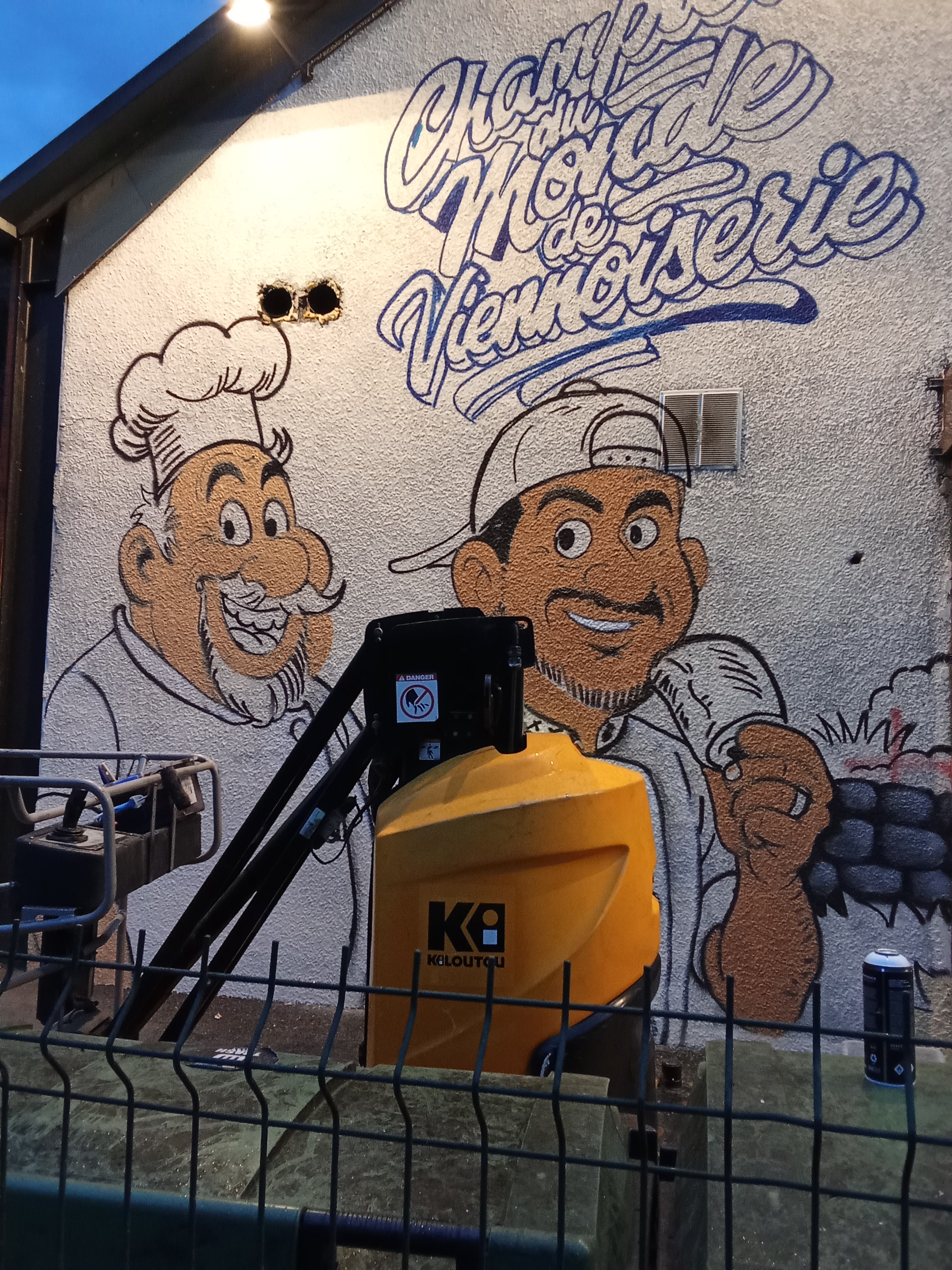 Mur en cours de réalisation par Max Le Tagueur