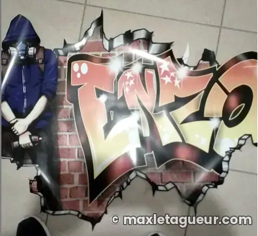 Graffiti prénom Enzo gris et noir – sticker graffiti – style 9 – Max Le Tagueur